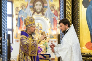 Митрополит Вениамин совершил Божественную литургию в кафедральном соборе Рождества Христова города Солигорска